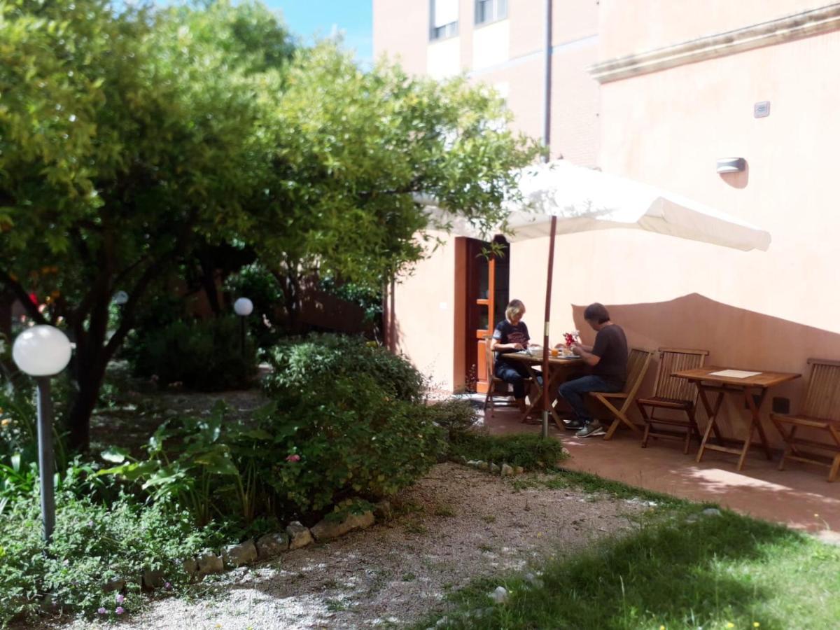 Oasi Ottocento Bed & Breakfast Quartu SantʼElena Exterior foto