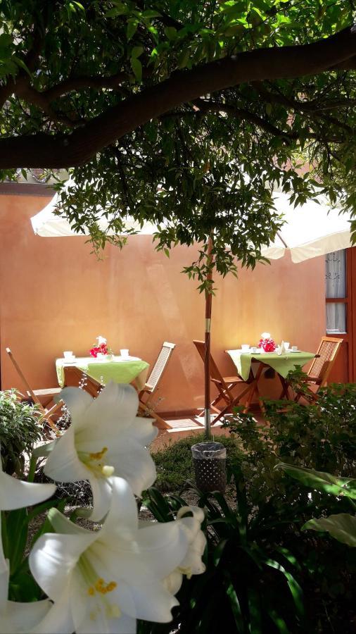 Oasi Ottocento Bed & Breakfast Quartu SantʼElena Exterior foto