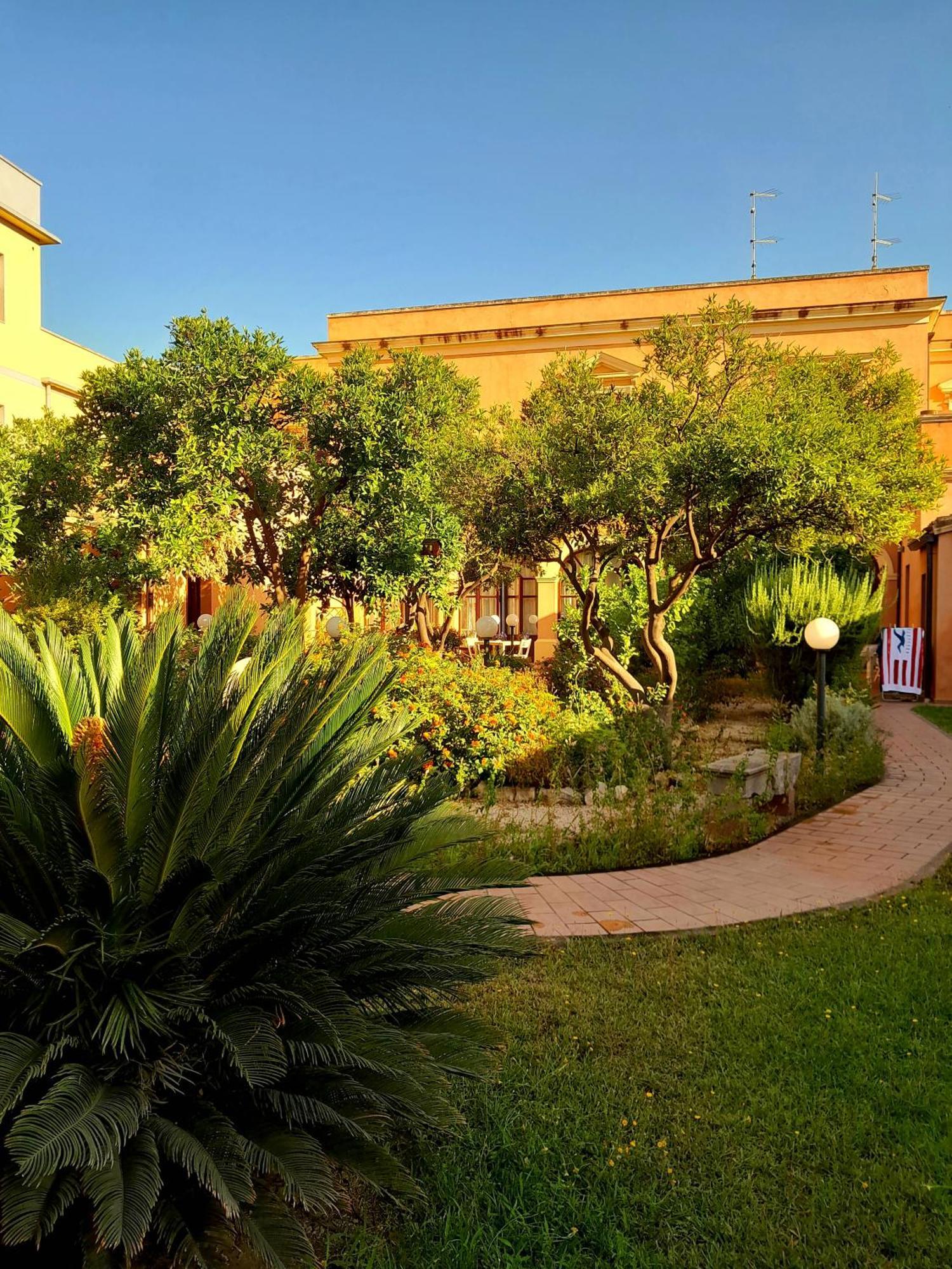 Oasi Ottocento Bed & Breakfast Quartu SantʼElena Exterior foto