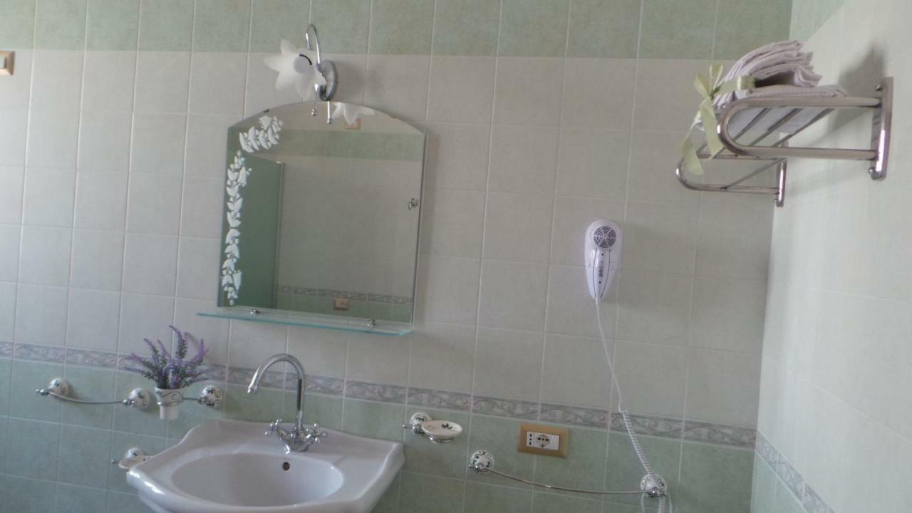 Oasi Ottocento Bed & Breakfast Quartu SantʼElena Exterior foto
