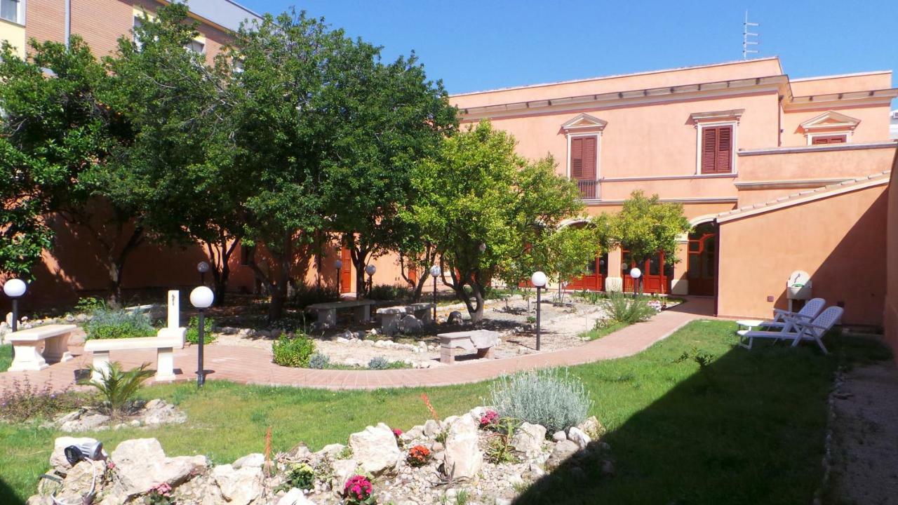 Oasi Ottocento Bed & Breakfast Quartu SantʼElena Exterior foto