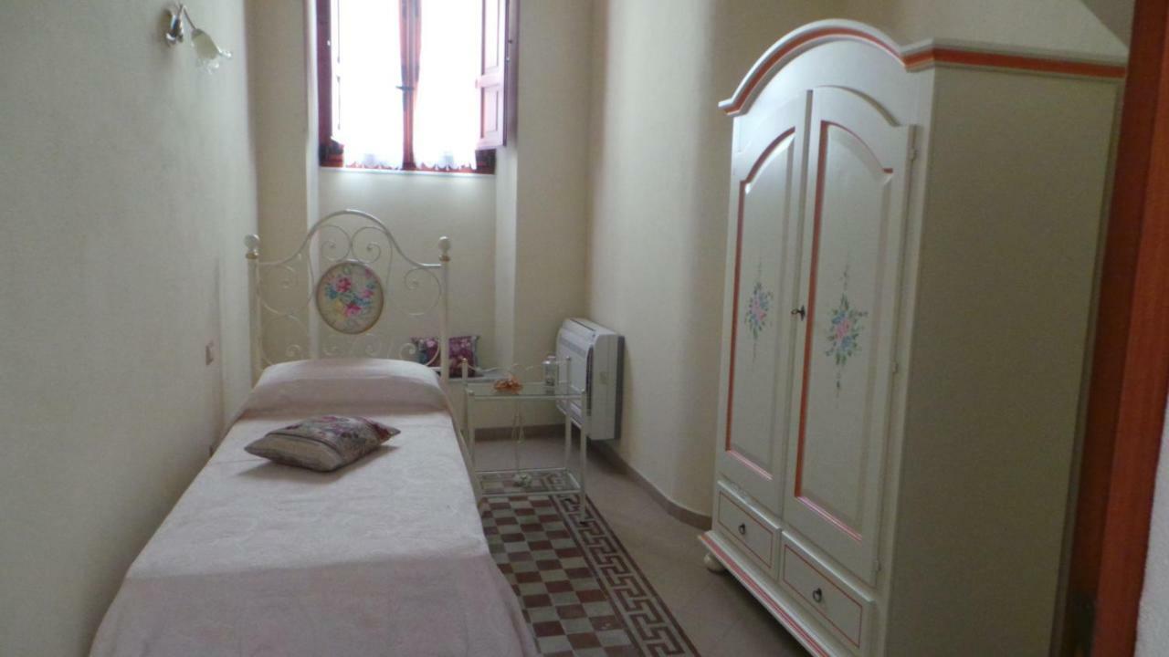Oasi Ottocento Bed & Breakfast Quartu SantʼElena Exterior foto