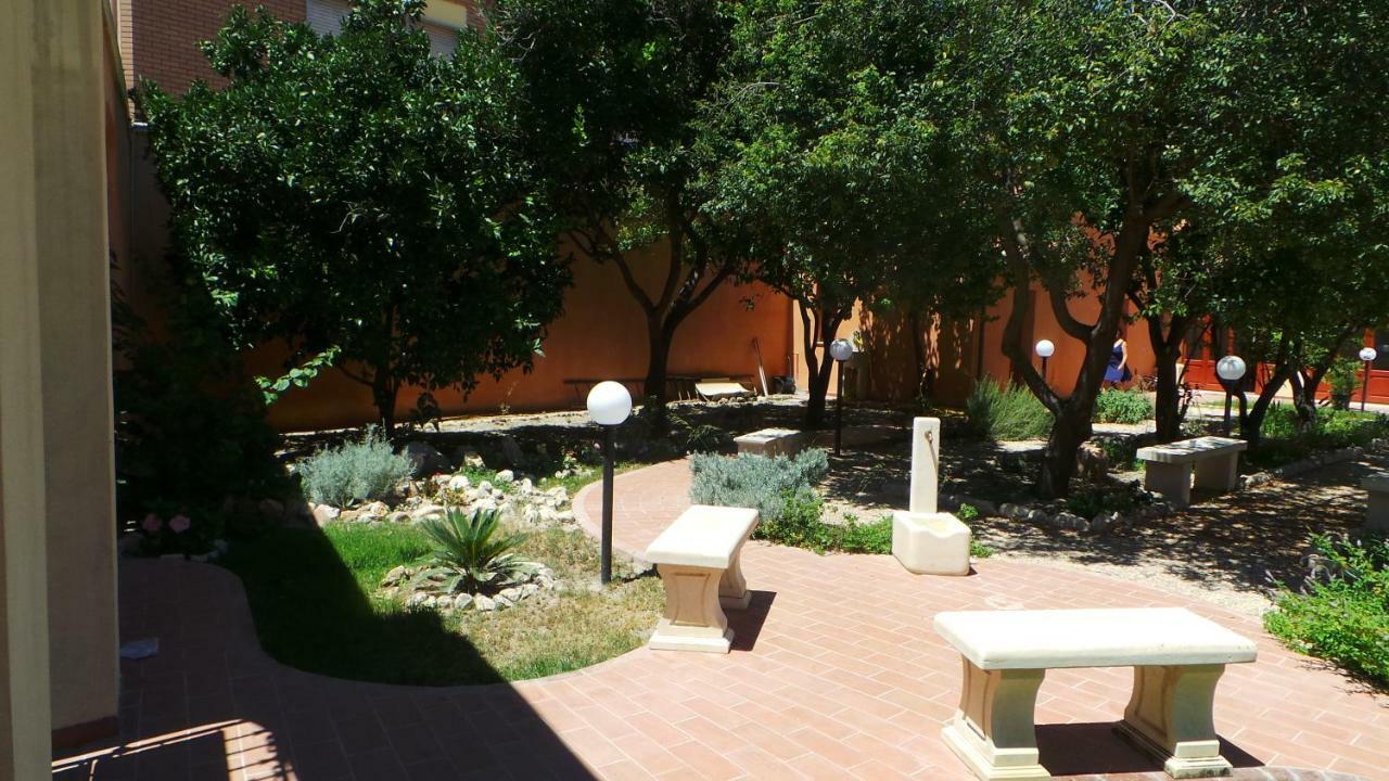 Oasi Ottocento Bed & Breakfast Quartu SantʼElena Exterior foto